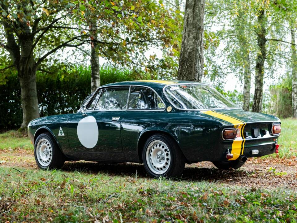 Image 2/20 of Alfa Romeo 1750 Berlina (1969)