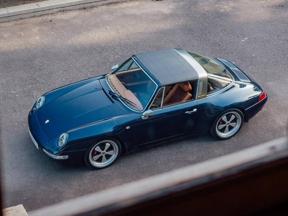 Image 4/19 of Porsche 911 Carrera (1994)