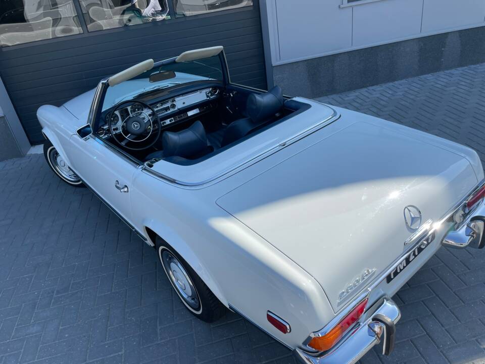 Image 20/33 of Mercedes-Benz 280 SL (1971)