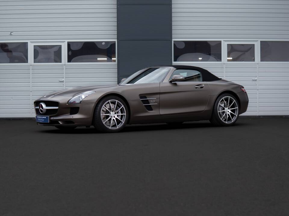 Image 1/45 of Mercedes-Benz SLS AMG Roadster (2012)