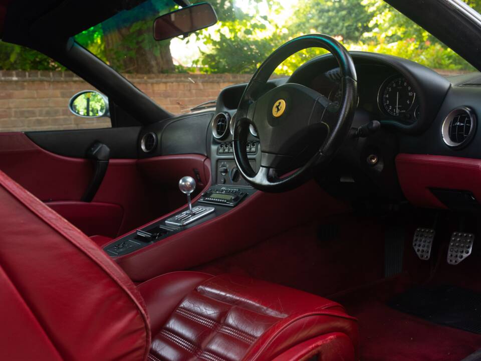 Image 20/37 of Ferrari 550 Maranello (2000)