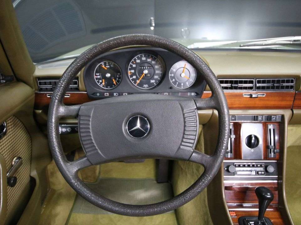 Image 12/30 de Mercedes-Benz 280 SE (1978)