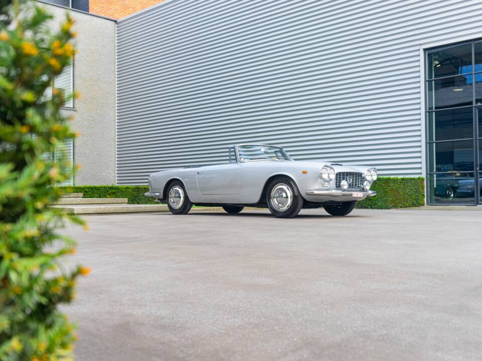 Bild 28/31 von Lancia Flaminia GT 2.5 3C Cabrio (1963)