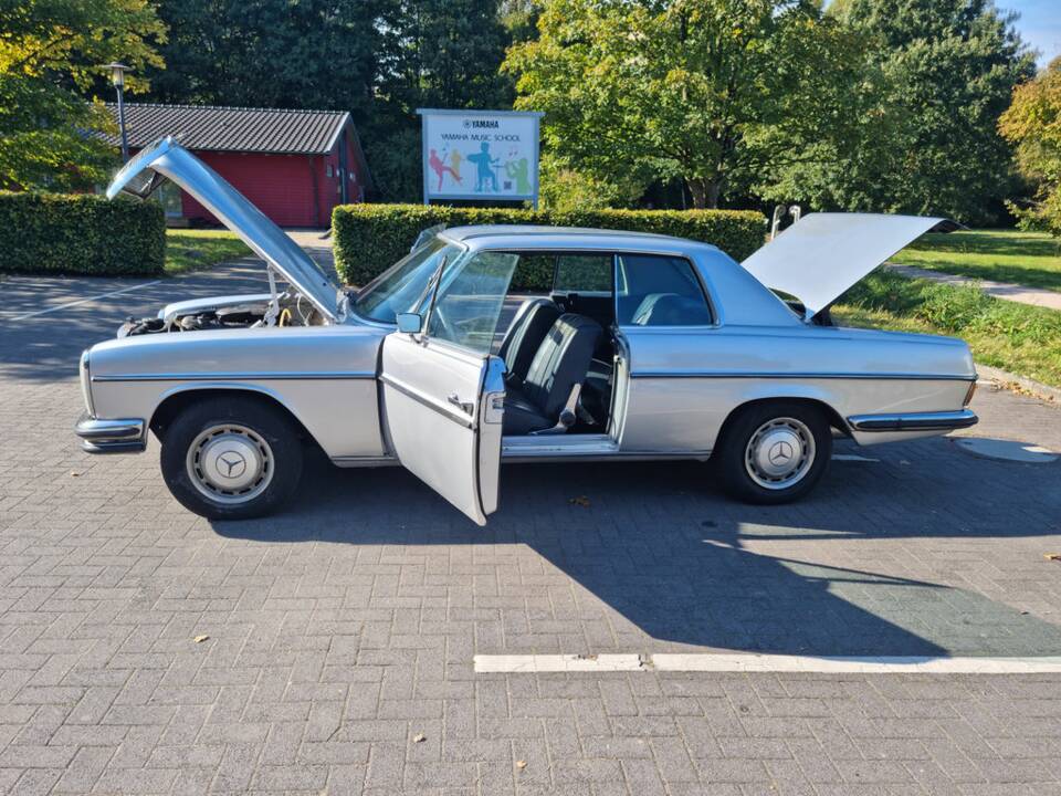 Image 8/8 of Mercedes-Benz 250 C (1969)