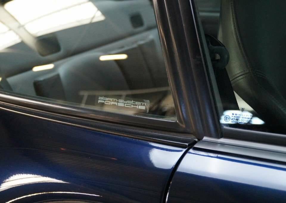 Image 32/50 of Porsche 911 Carrera (1995)