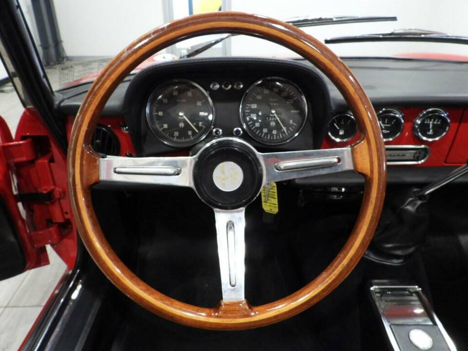 Image 7/15 of Alfa Romeo 1750 Spider Veloce (1968)
