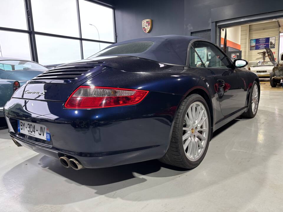 Image 3/9 de Porsche 911 Carrera S (WLS) (2005)