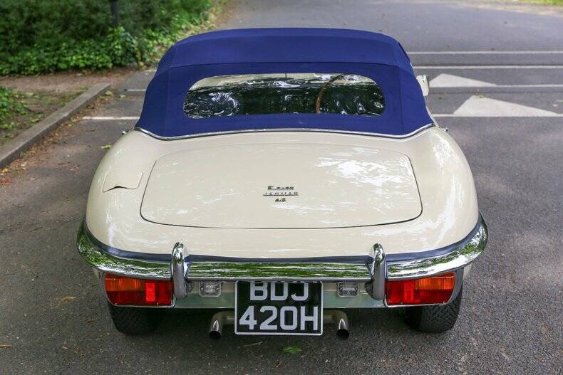 Image 44/50 de Jaguar E-Type (1969)