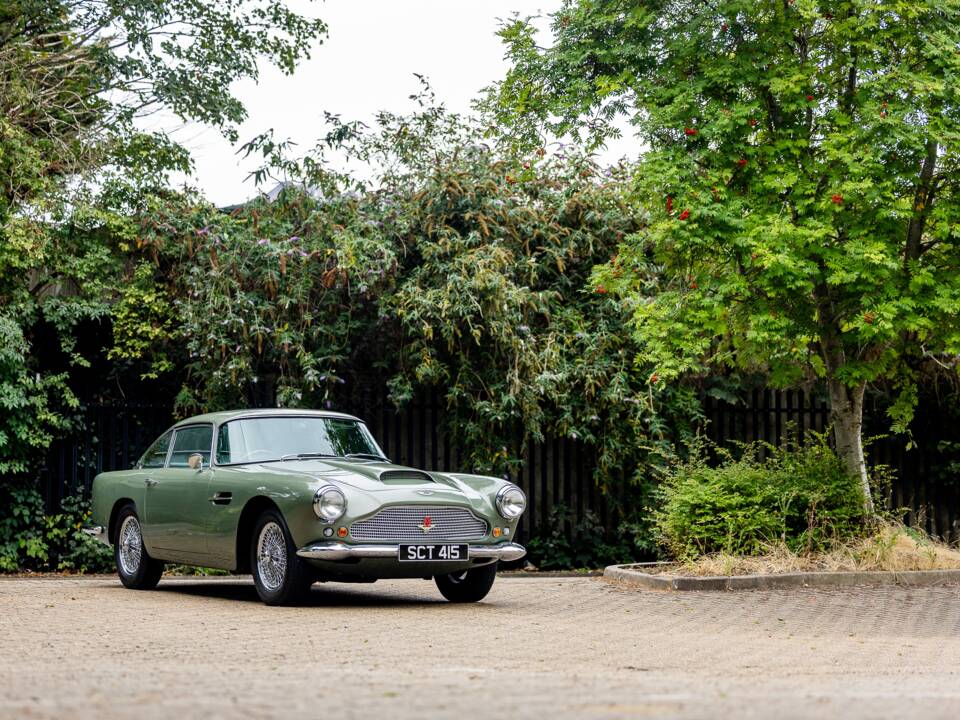 Image 9/50 de Aston Martin DB 4 (1960)