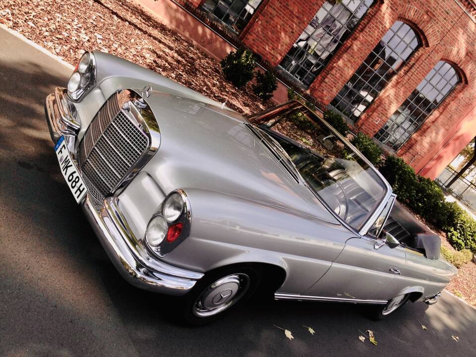 Immagine 1/12 di Mercedes-Benz 280 SE (1968)