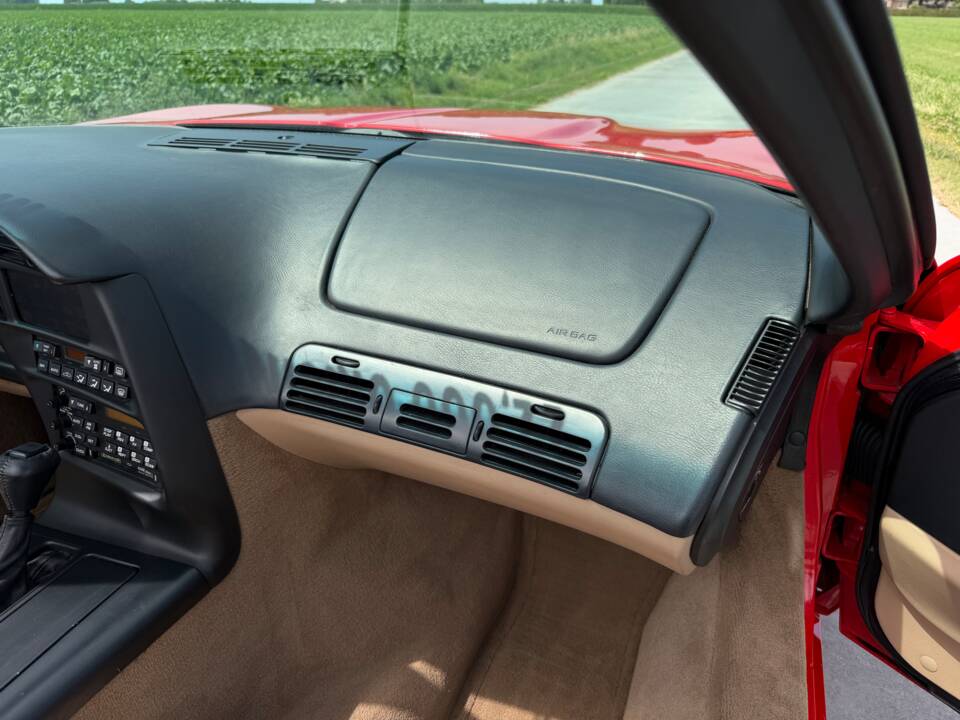 Imagen 33/43 de Chevrolet Corvette Convertible (1995)