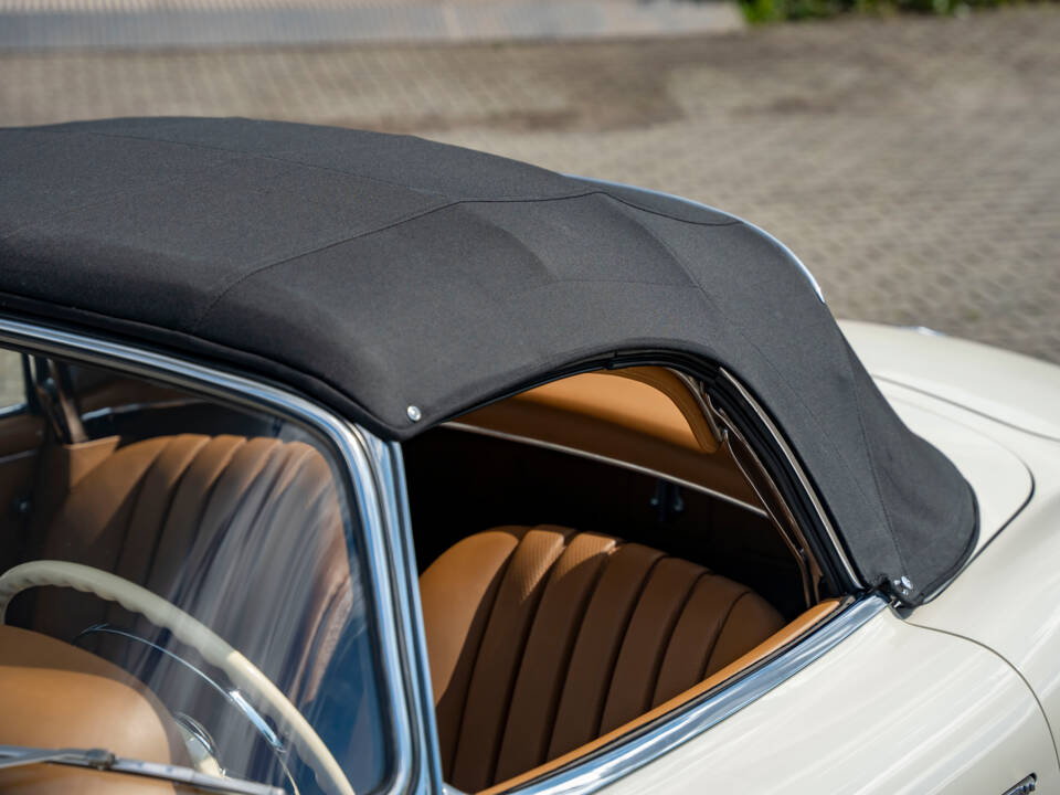 Immagine 13/38 di Mercedes-Benz 300 SL Roadster (1961)