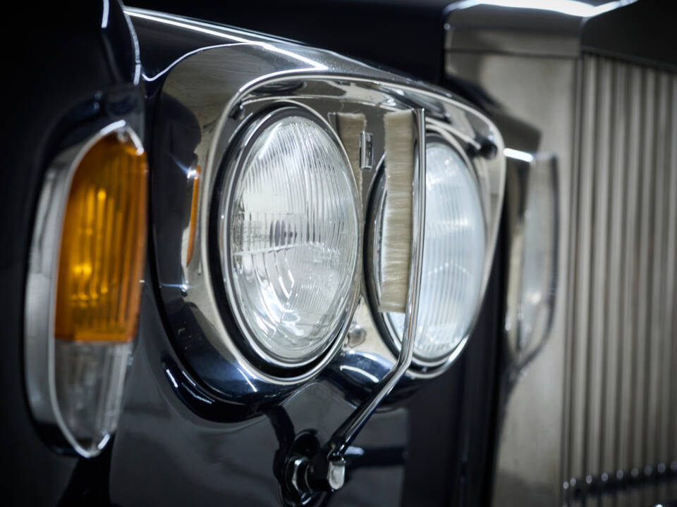 Image 37/100 de Rolls-Royce Silver Shadow II (1979)
