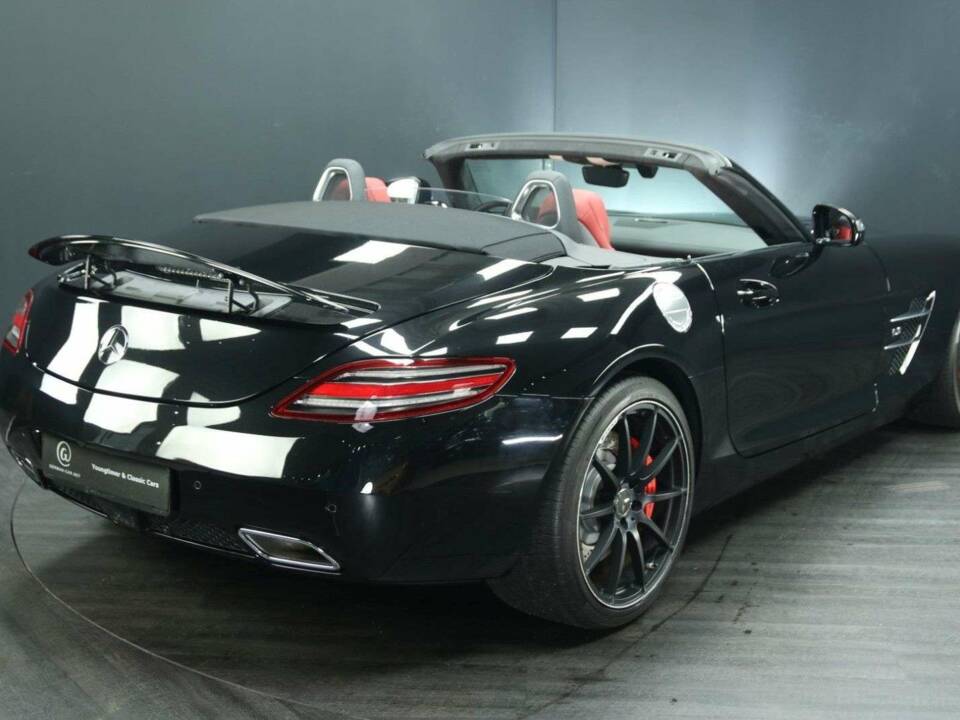 Image 2/30 of Mercedes-Benz SLS AMG Roadster (2012)