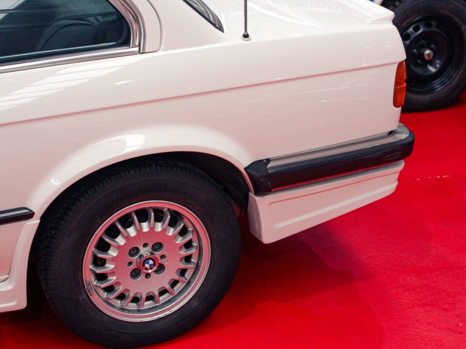 Image 19/38 of BMW 325i (1986)