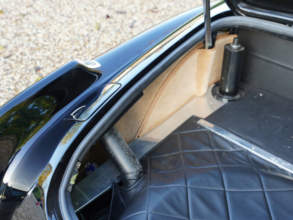 Image 14/50 of Nash-Healey Roadster (1953)