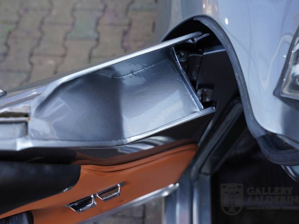 Image 41/50 de Ferrari 330 GT 2+2 (1965)