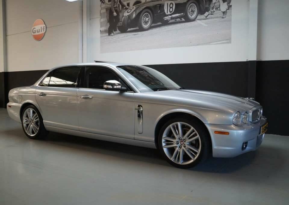 Image 1/50 of Jaguar XJ 8 4.2 (2007)
