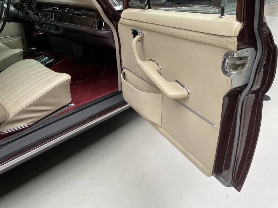 Image 16/50 of Mercedes-Benz 280 SE 4,5 (1972)
