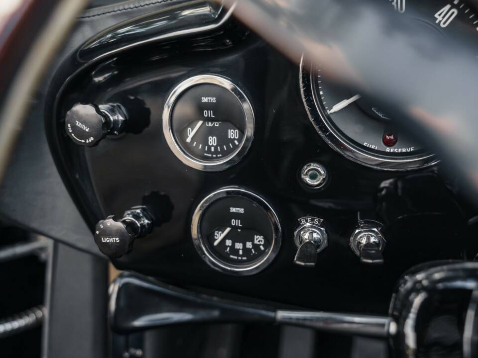 Afbeelding 46/75 van Aston Martin DB 5 Volante (1964)