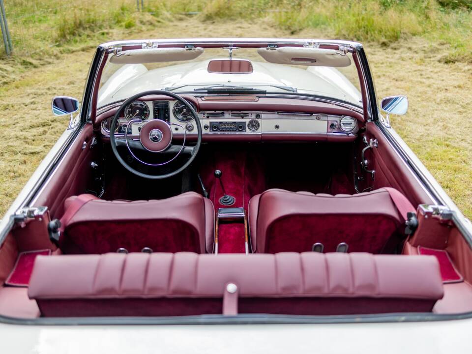 Image 36/46 of Mercedes-Benz 250 SL (1967)