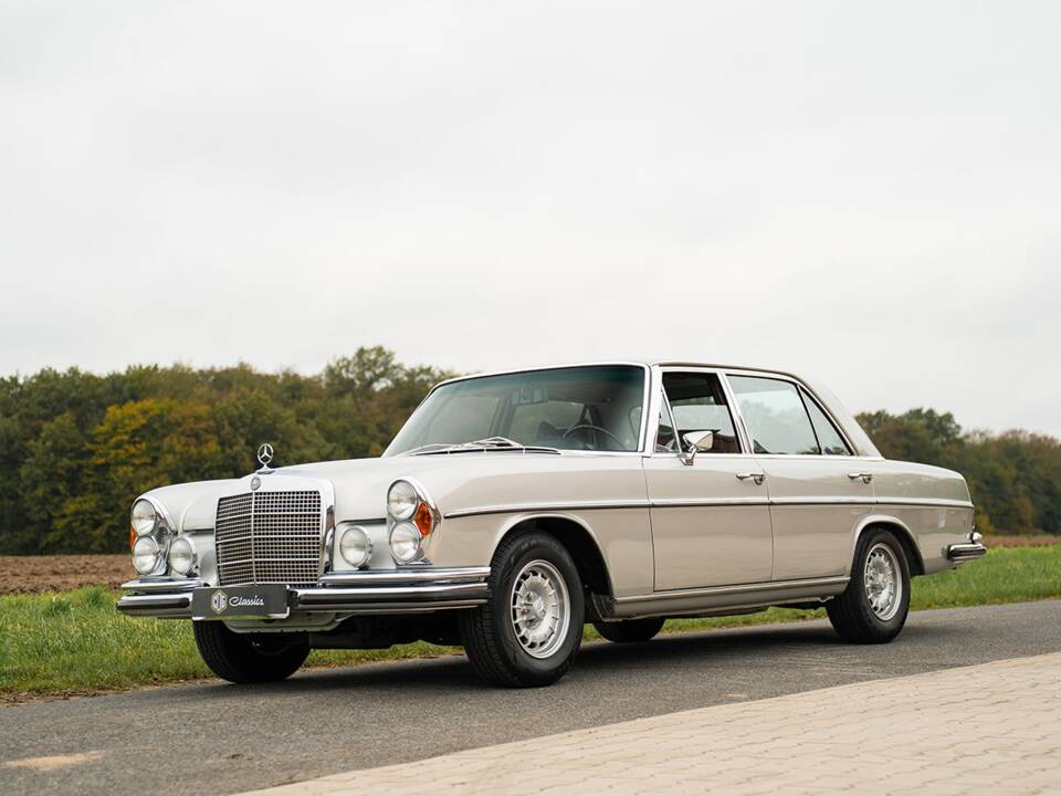 Image 2/50 of Mercedes-Benz 300 SEL 6.3 (1970)