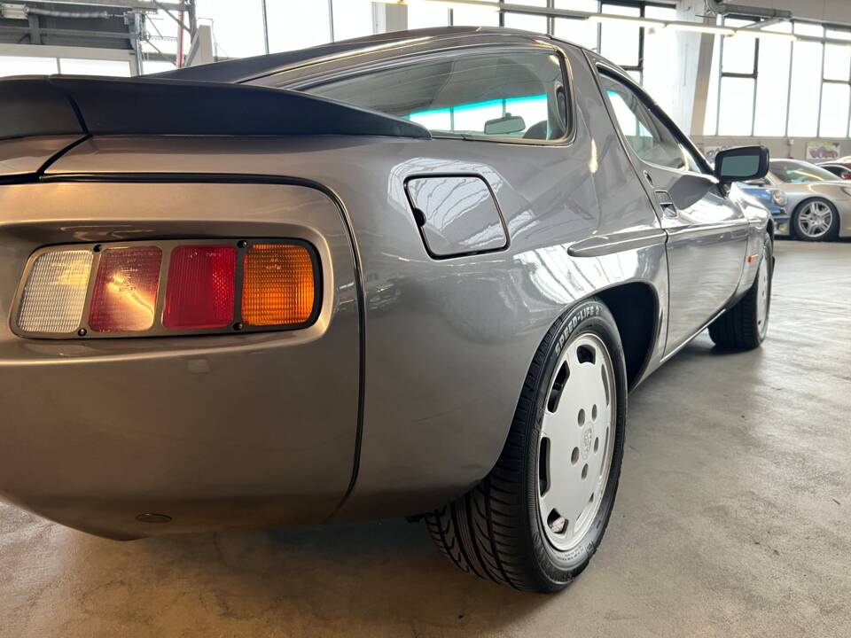 Afbeelding 29/59 van Porsche 928 S (1985)