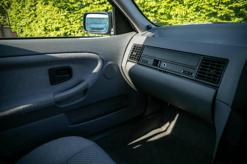 Image 32/50 of BMW 325i (1991)