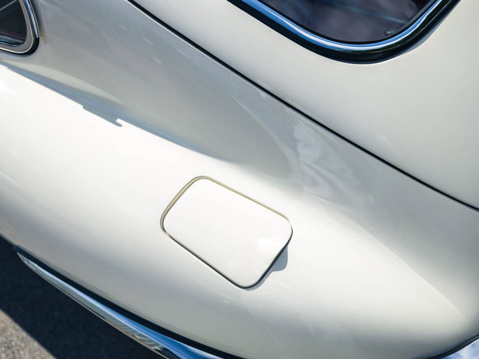 Image 14/50 de Jaguar Type E 3.8 (1963)