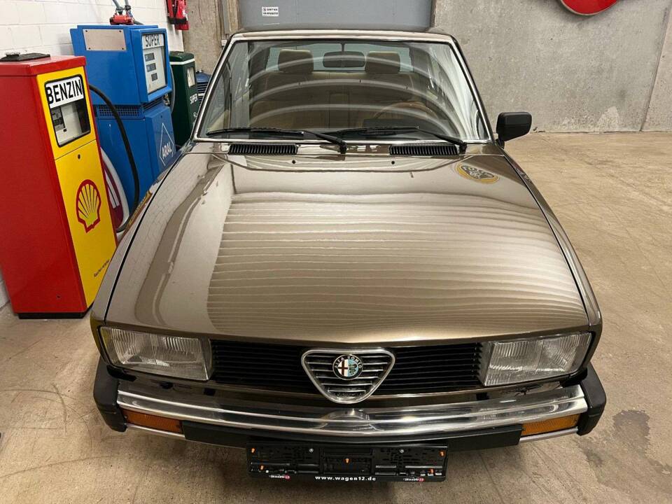 Imagen 4/18 de Alfa Romeo Alfetta 2.0 (1982)