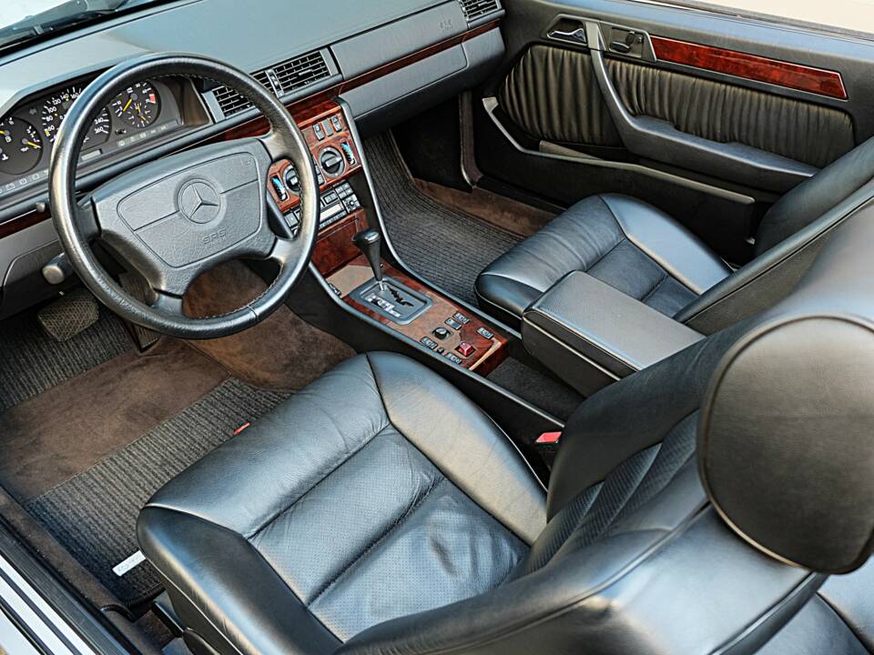 Image 20/74 of Mercedes-Benz E 320 (1997)