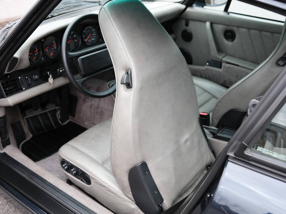 Image 39/97 of Porsche 911 Carrera 4 (1991)
