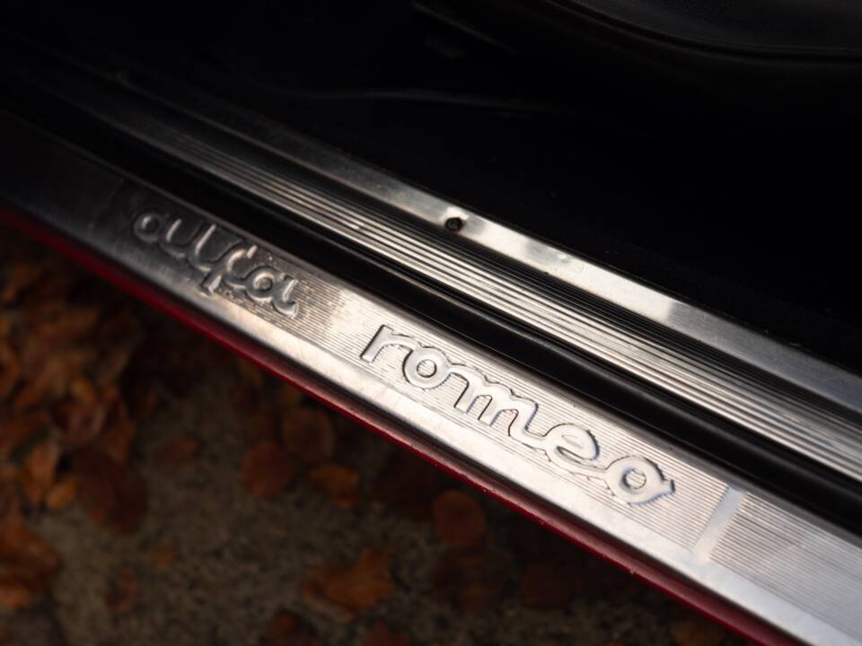 Image 18/28 of Alfa Romeo 2000 GT Veloce (1972)