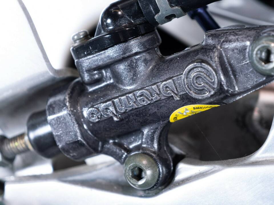 Image 34/49 of Yamaha YZF 600 R6 (1999)