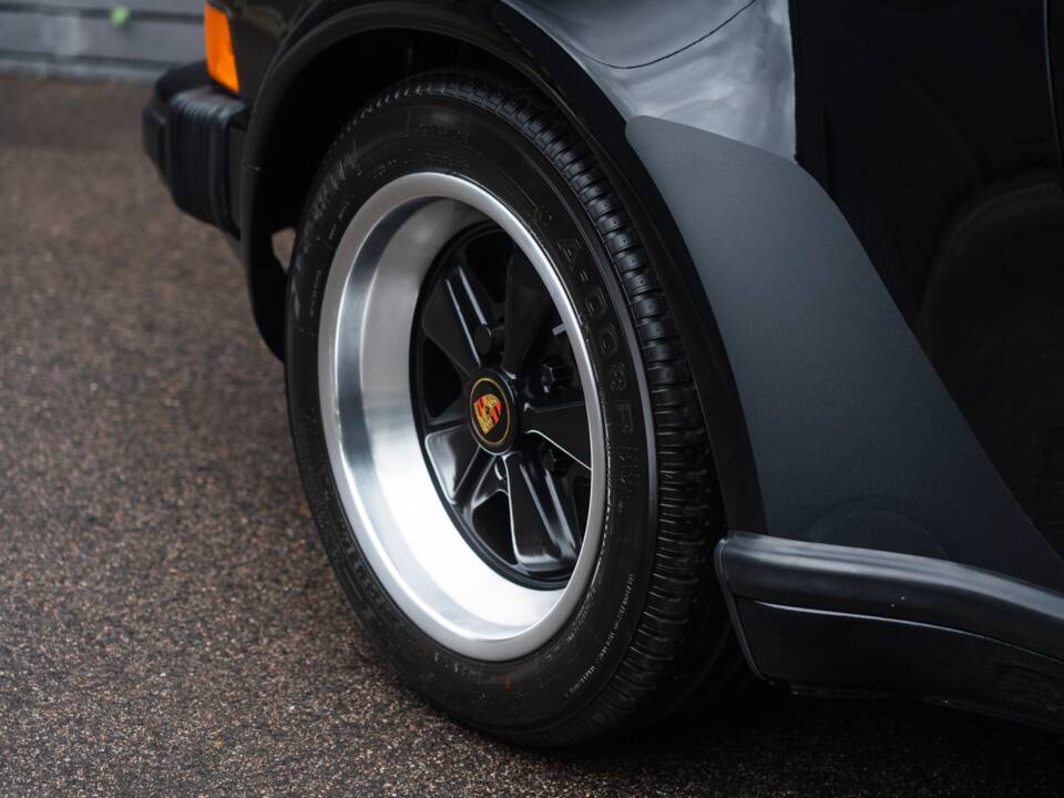 Image 56/67 of Porsche 911 Turbo 3.3 (1987)