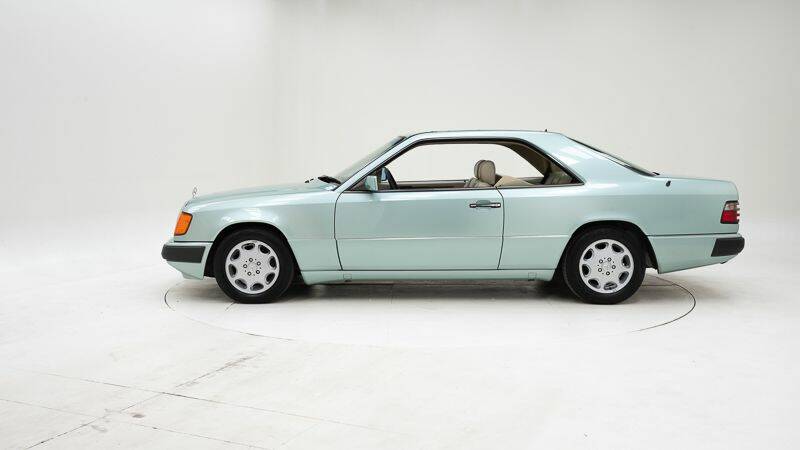 Bild 8/15 von Mercedes-Benz 300 CE (1992)