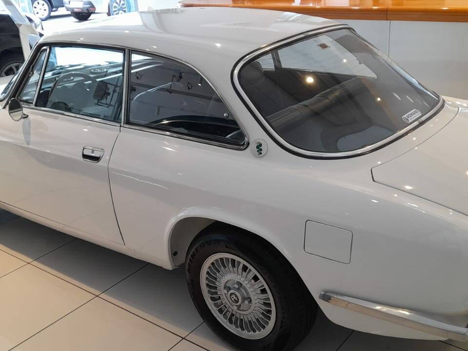 Bild 4/17 von Alfa Romeo 2000 GT Veloce (1971)