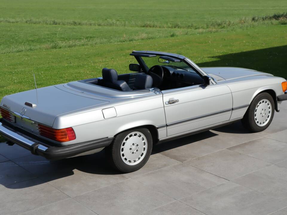Image 13/50 de Mercedes-Benz 560 SL (1988)