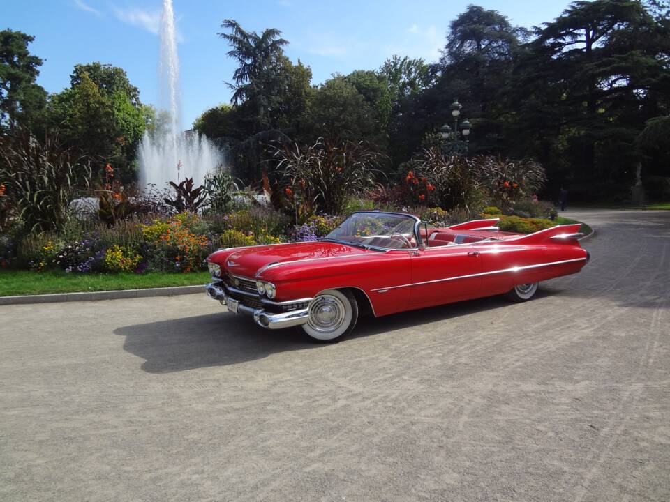 Image 3/4 of Cadillac DeVille Convertible (1959)