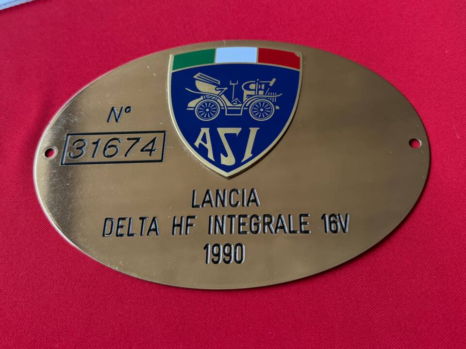 Image 20/35 of Lancia Delta HF Integrale 16V (1990)