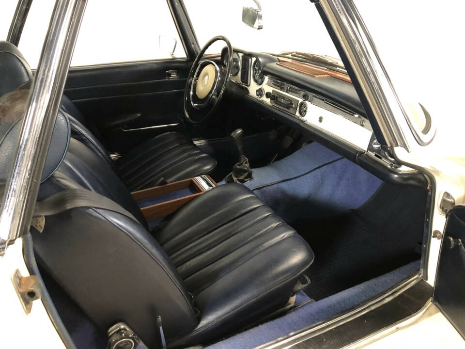 Image 19/25 of Mercedes-Benz 280 SL (1969)