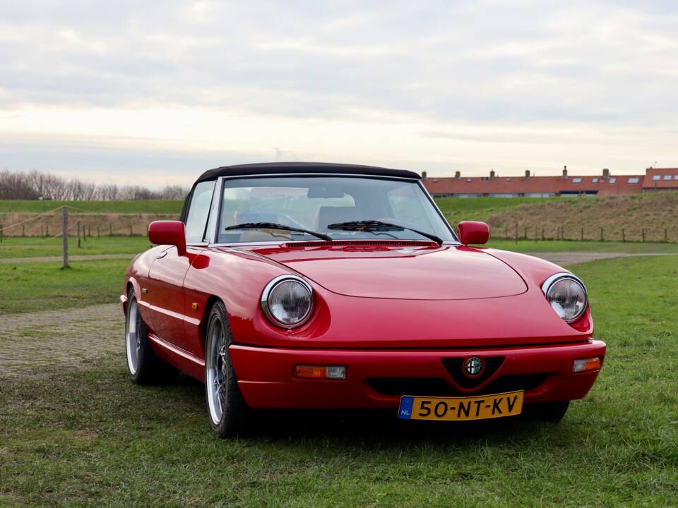 Image 4/9 of Alfa Romeo 2.0 Spider (1991)