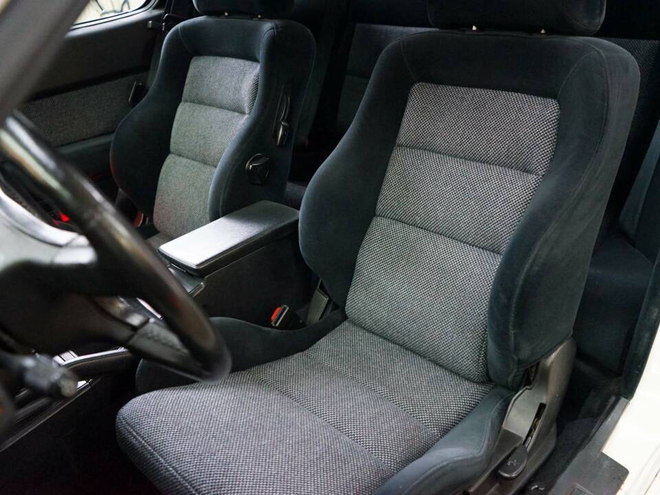 Image 35/55 of Mitsubishi Starion (1989)