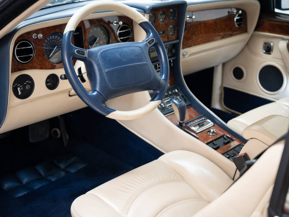 Afbeelding 10/31 van Bentley Azure (1999)