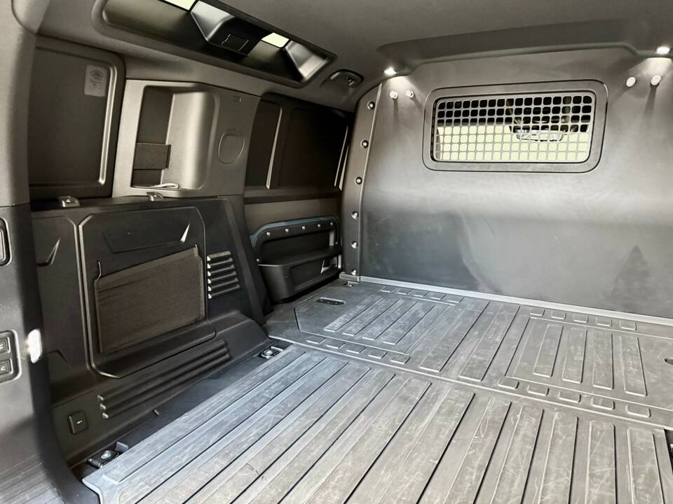 Image 24/25 of Land Rover Defender 110 D300 AWD (2022)
