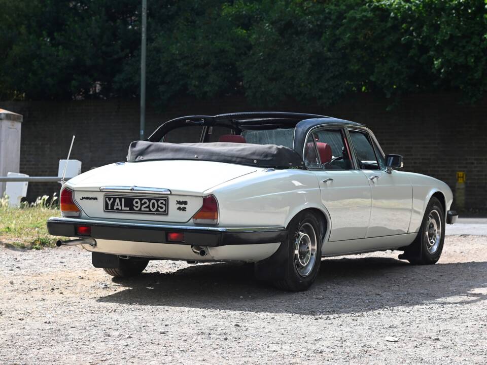 Immagine 3/20 di Jaguar XJ 6 L 4.2 (1978)