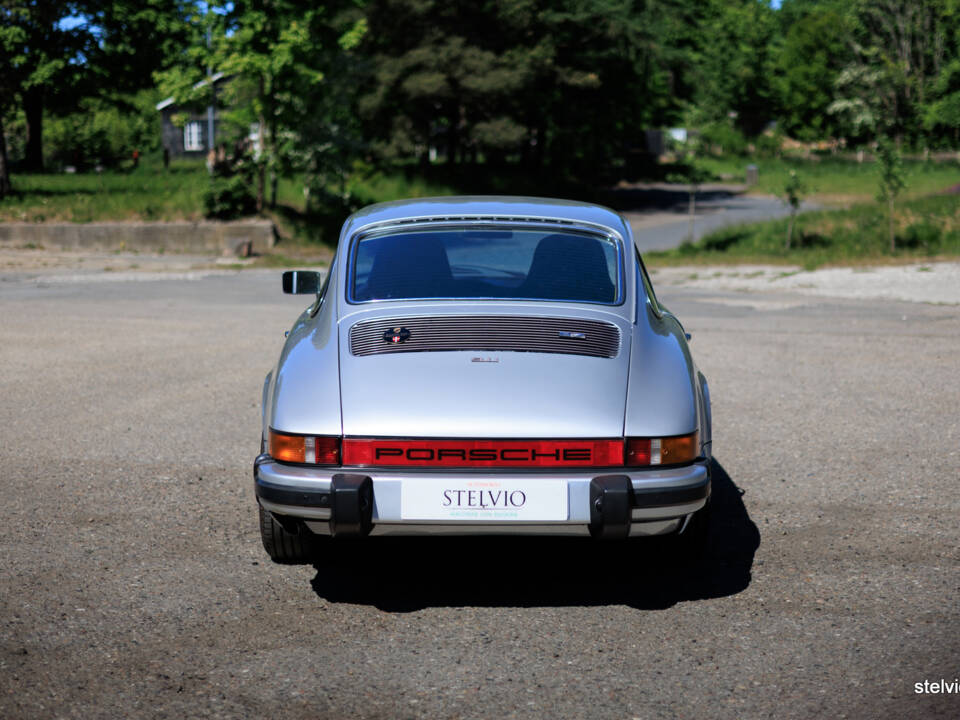 Image 18/42 de Porsche 911 2.7 (1974)