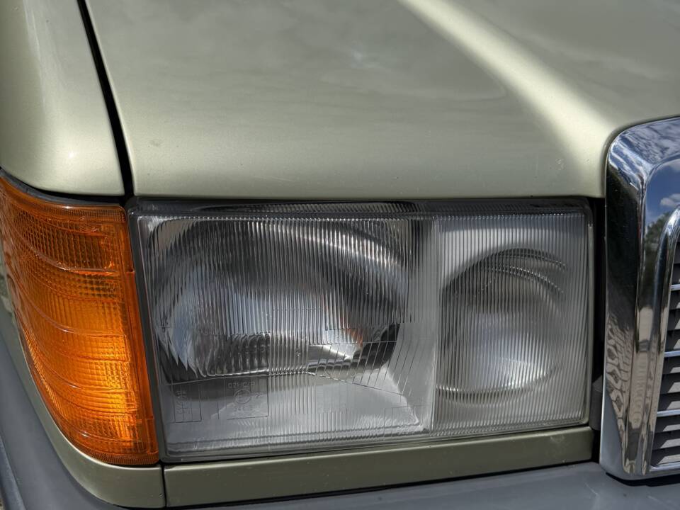 Bild 8/19 von Mercedes-Benz 200 D (1984)