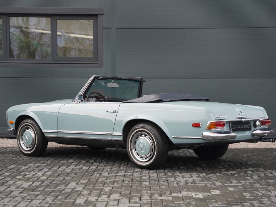 Image 2/50 of Mercedes-Benz 280 SL (1968)