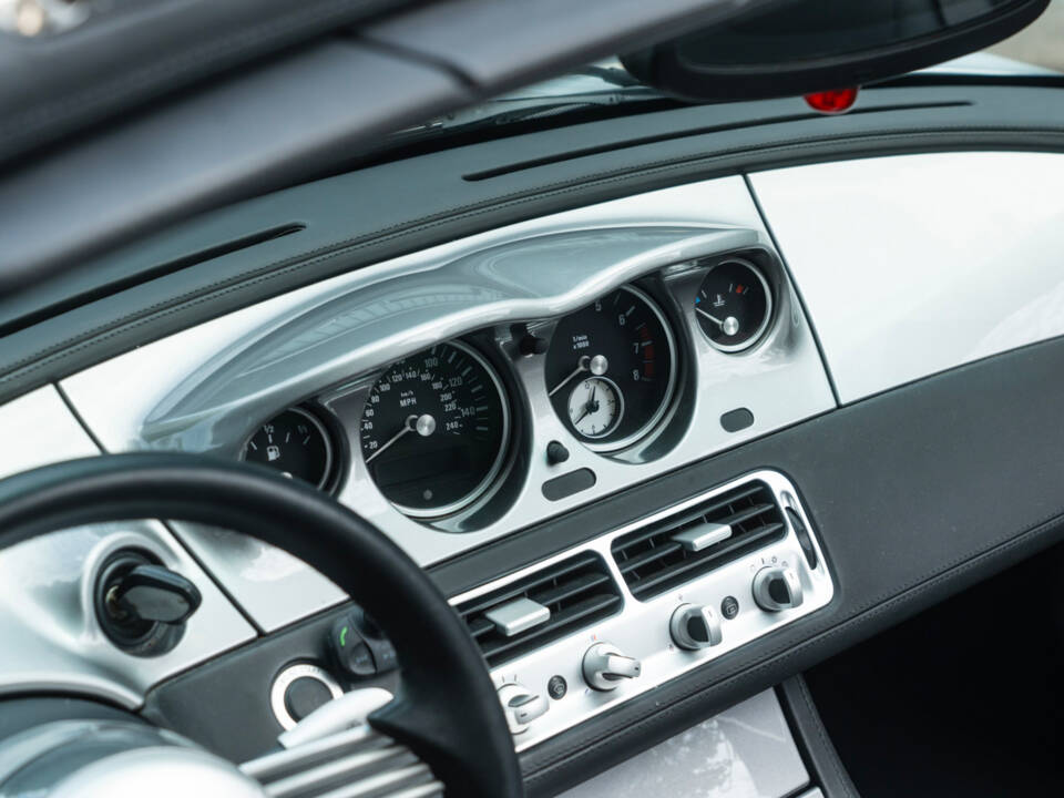 Image 22/53 of BMW Z8 (2001)